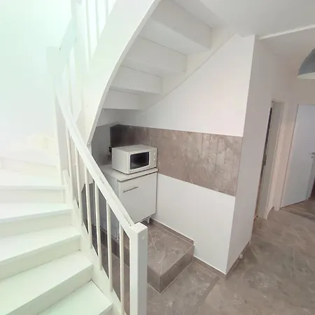 Modern Stylish 10 Min Near Messe Apartment
