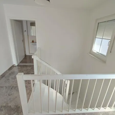 Apartment Modern Stylish 10 Min Near Messe Schwalbach am Taunus