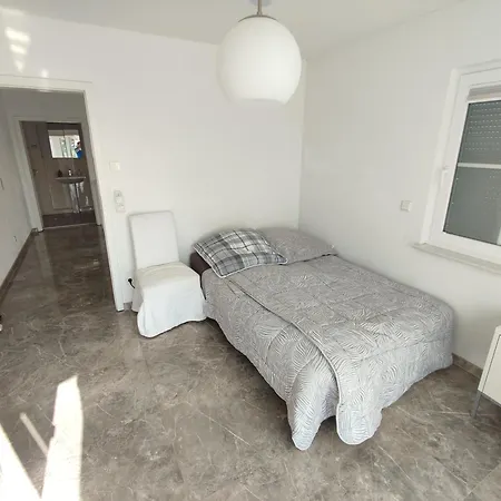 Modern Stylish 10 Min Near Messe Apartment