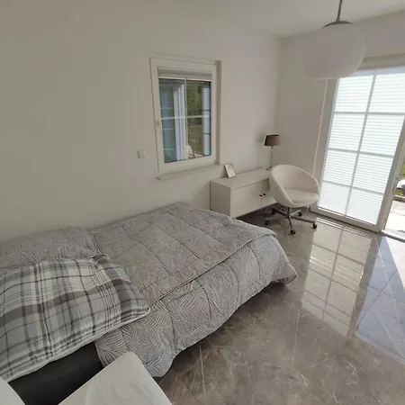 Modern Stylish 10 Min Near Messe Apartment