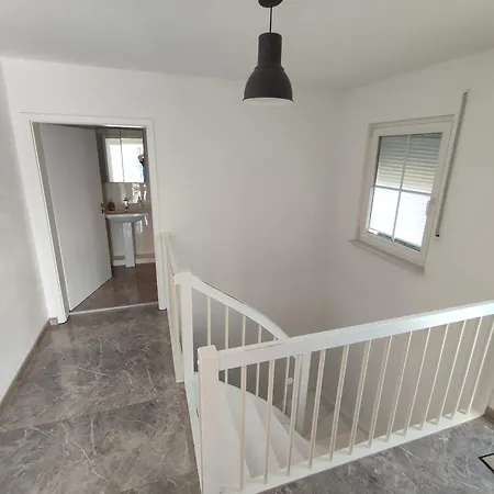 Modern Stylish 10 Min Near Messe Apartment *