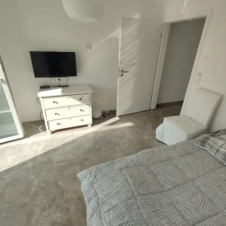 Modern Stylish 10 Min Near Messe