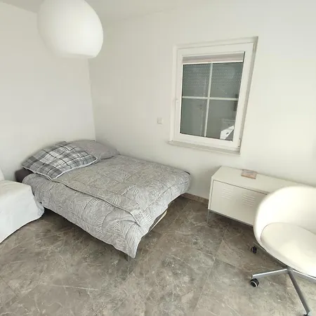 Modern Stylish 10 Min Near Messe Apartment